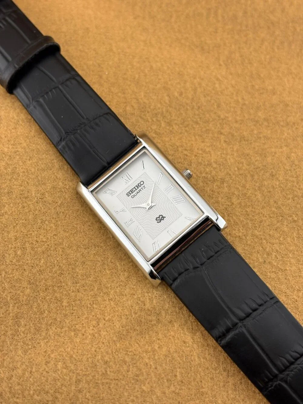 WHITE SILVER VINTAGE Seiko Vintage slim men's Watch
